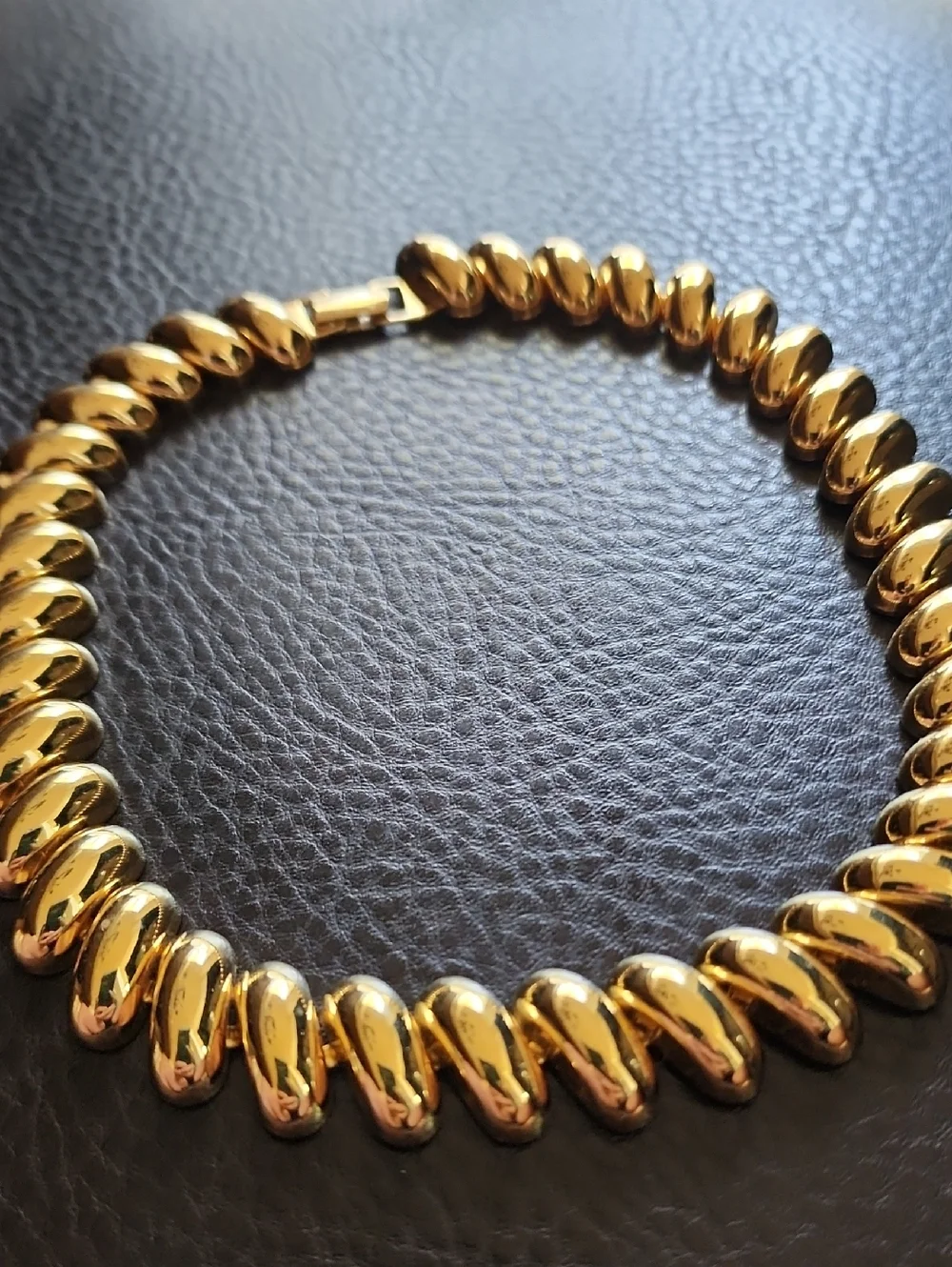 VTG Napier Gold Statement Twist Necklace - Women Jewelry - Picture 5 of 10